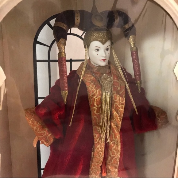 STAR WARS EPISODE I QUEEN AMIDALA RED SENATE GOWN 1999 PORTRAIT EDITION NIB - Picture 5 of 10